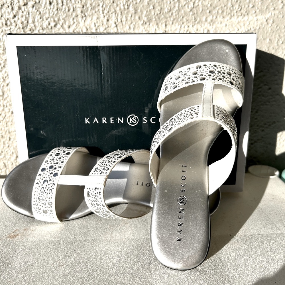 Karen Scott Sandals White with Silver Studs Size 7.5M  7 1/2  NIB casual dressy